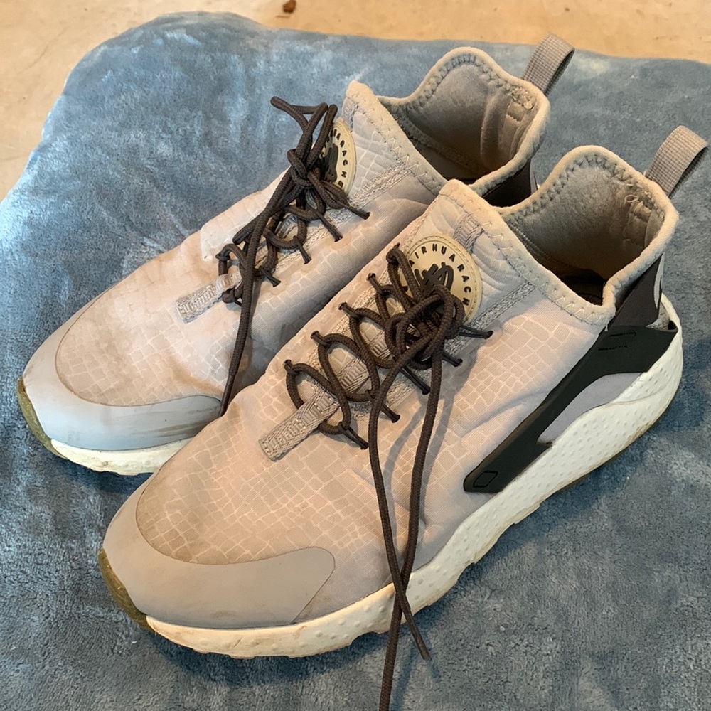 Womens Nike huarache size 9.5